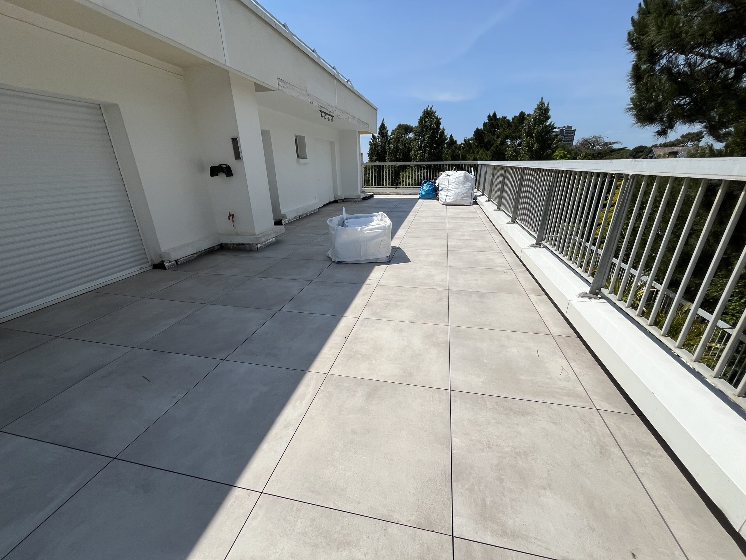 Réfection de l'étanchéité d'une terrasse et pose de nouvelles dalles